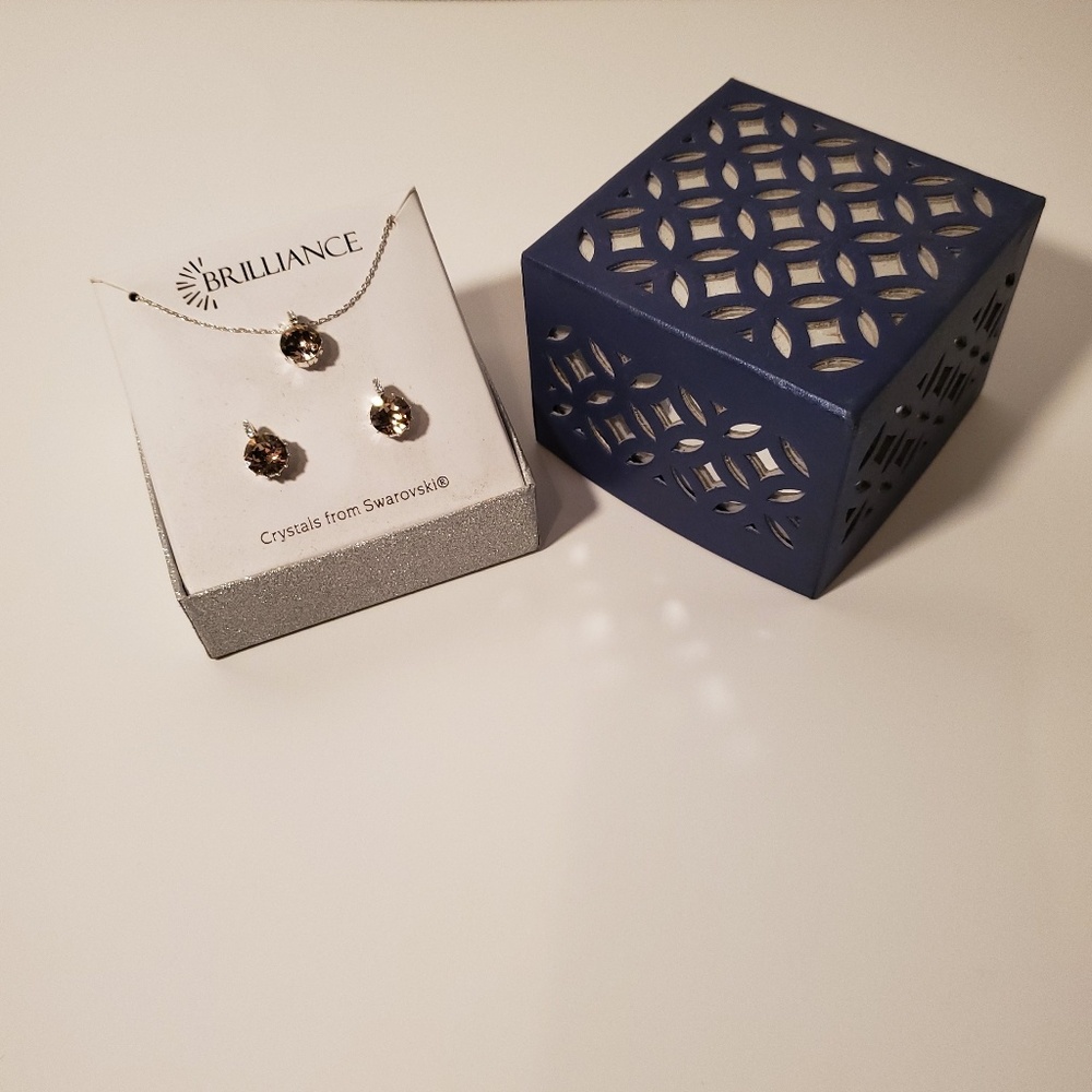 Necklace and earings